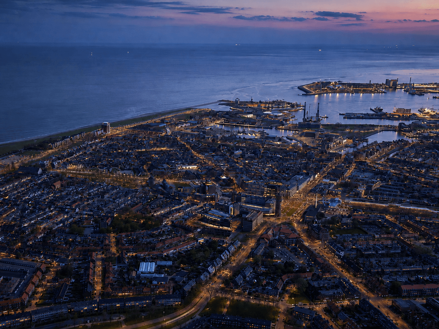 Droneshot van Den Helder voor woning- en gebouwverduurzaming